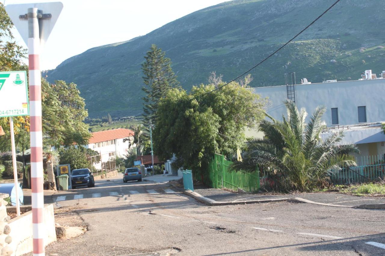 נוף הארבל עם חלון לכינרת Leilighet Migdal Eksteriør bilde